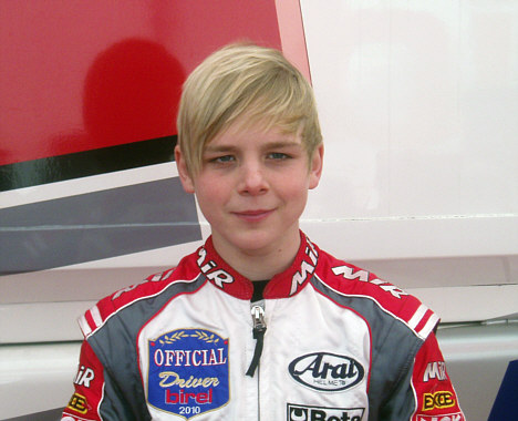 Skiftet til Birel Motorsport har betydet ny kørerdragt for Christian Sørensen samt det eftertragtede mærkat: Official Driver Birel 2010.